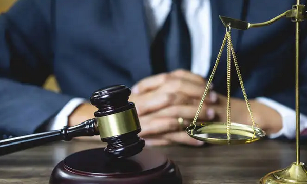 財(cái)務(wù)挪用10萬(wàn)公款怎么判刑